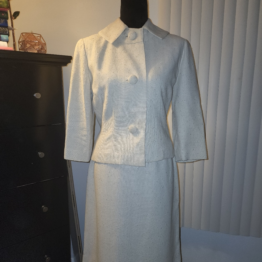 2 piece suit - 1950s fashion. Vogue Courtier Design